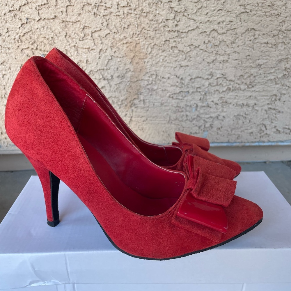 Red bow heels